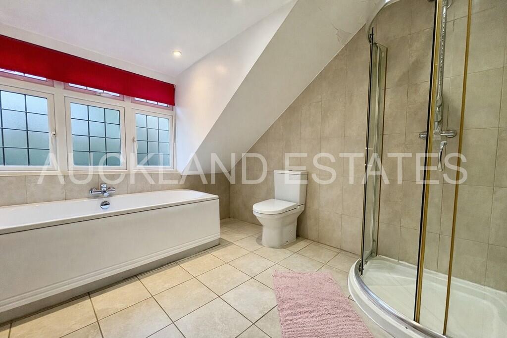 Additional image 17 of Swanland Road, Brookmans Park