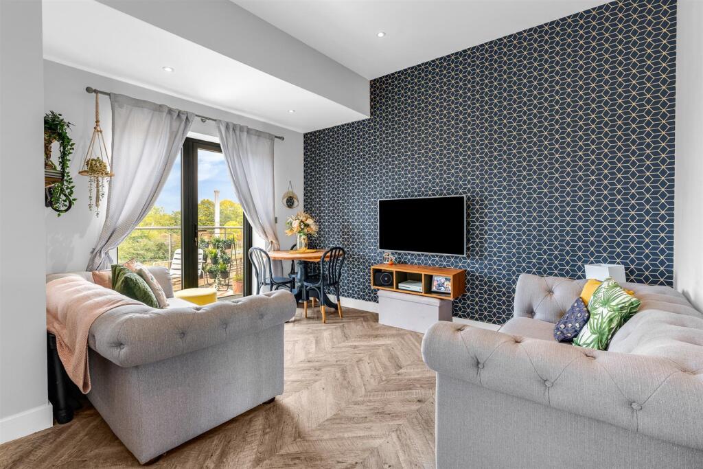 Additional image 9 of Green Close, Brookmans Park, Hatfield