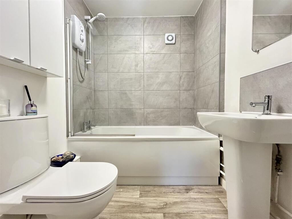 Additional image 13 of Spiral Close, Halesowen