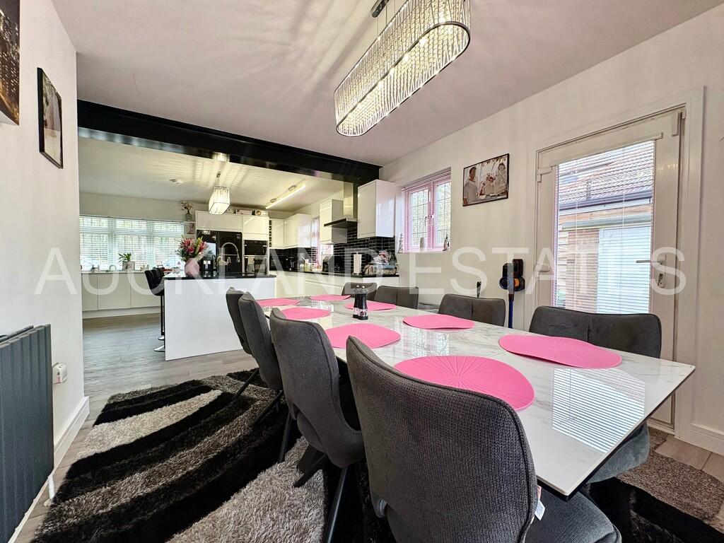 Additional image 38 of Swanland Road, Brookmans Park