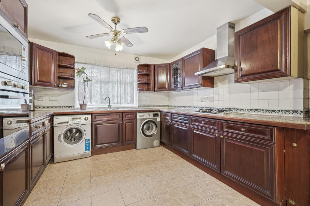 Additional image 5 of Mount Drive, Park Street, St. Albans