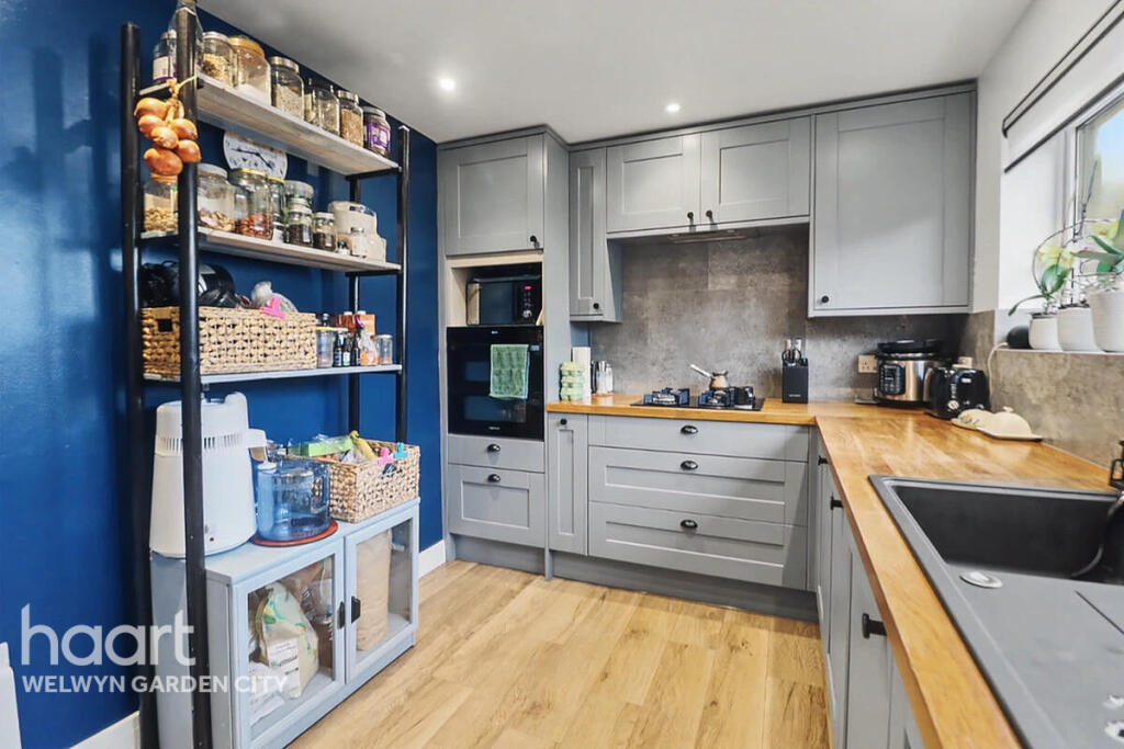 Deerswood Avenue, Hatfield