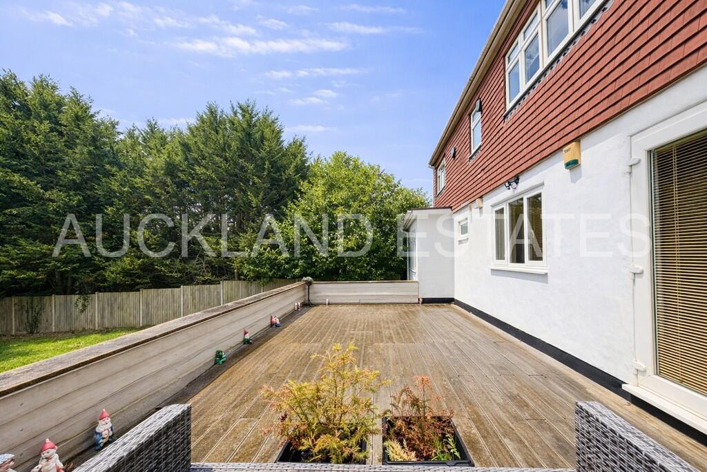 Additional image 30 of Swanland Road, Brookmans Park