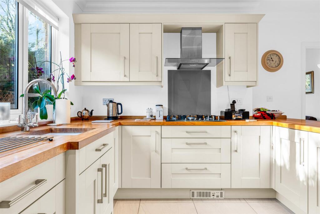 Additional image 9 of Canonsfield Road, Welwyn