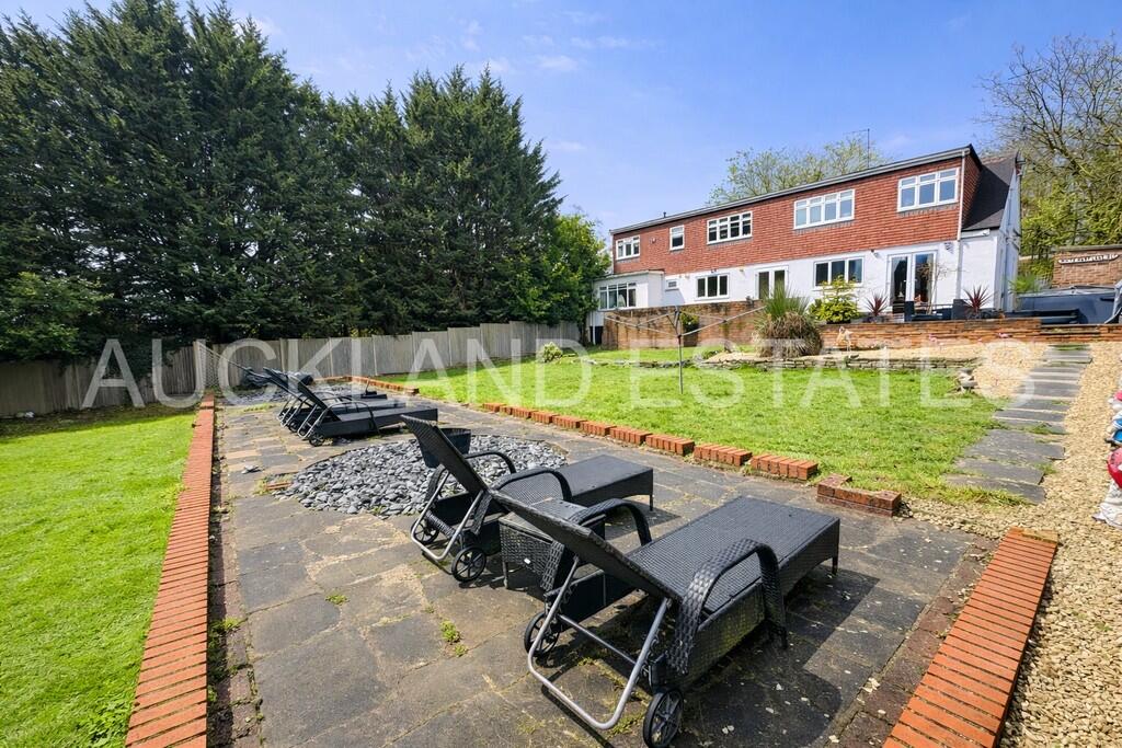 Additional image 41 of Swanland Road, Brookmans Park