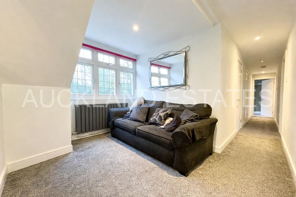 Additional image 7 of Swanland Road, Brookmans Park