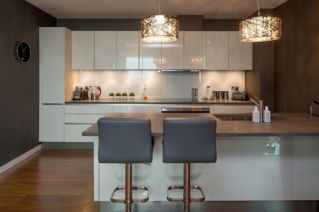 90 Navigation Street