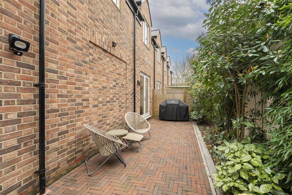 Additional image 12 of Gibbs Close, Harpenden