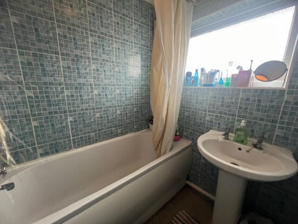 Additional image 3 of ROE GREEN LANE, Student Accomodation