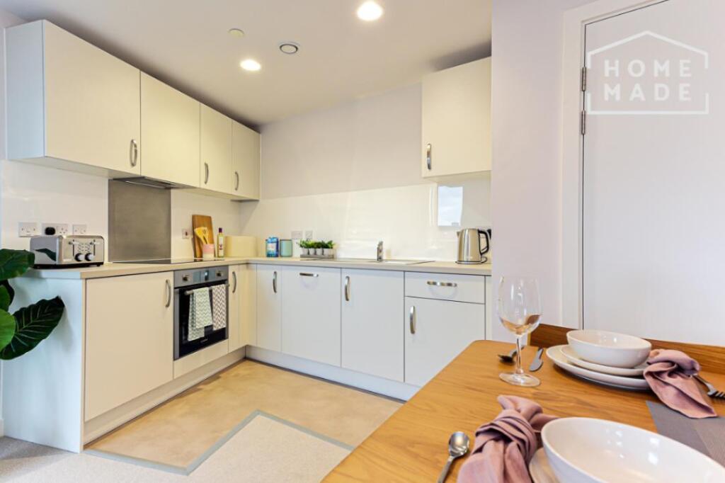 Aston Place, B1 photo 4