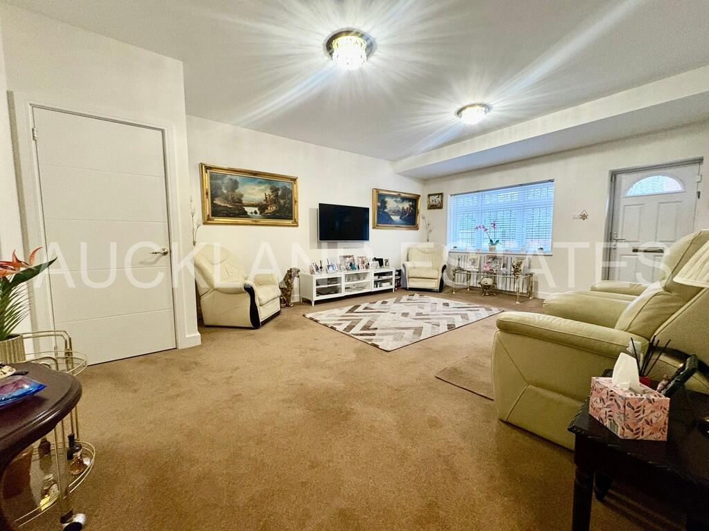 Additional image 33 of Swanland Road, Brookmans Park