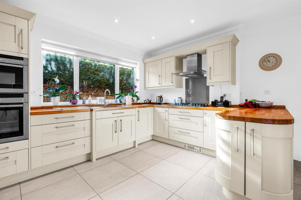 Additional image 3 of Canonsfield Road, Welwyn