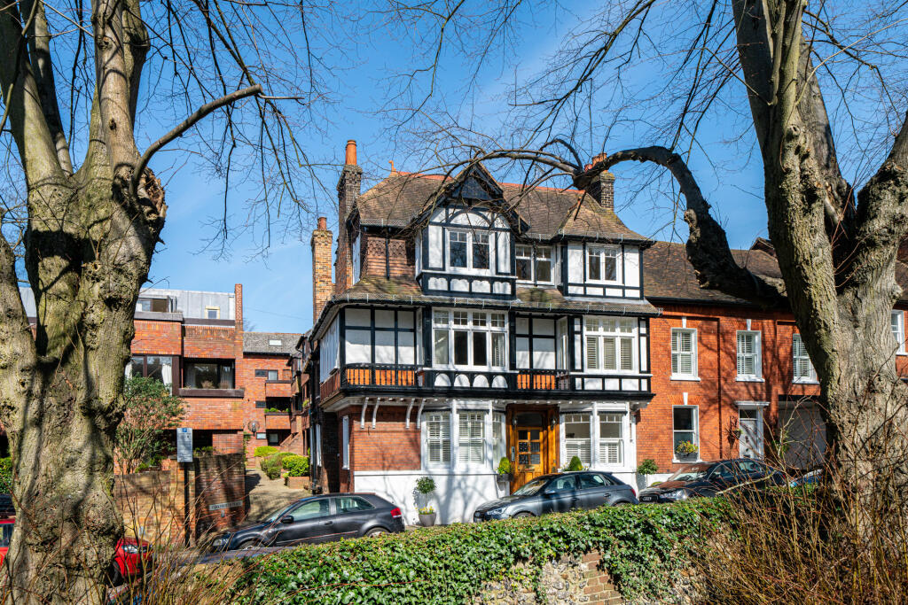 Romeland Hill, St Albans, Hertfordshire, AL3