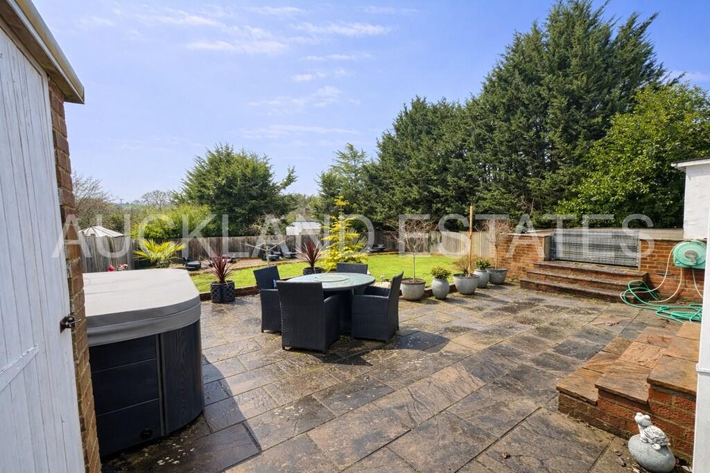 Additional image 27 of Swanland Road, Brookmans Park