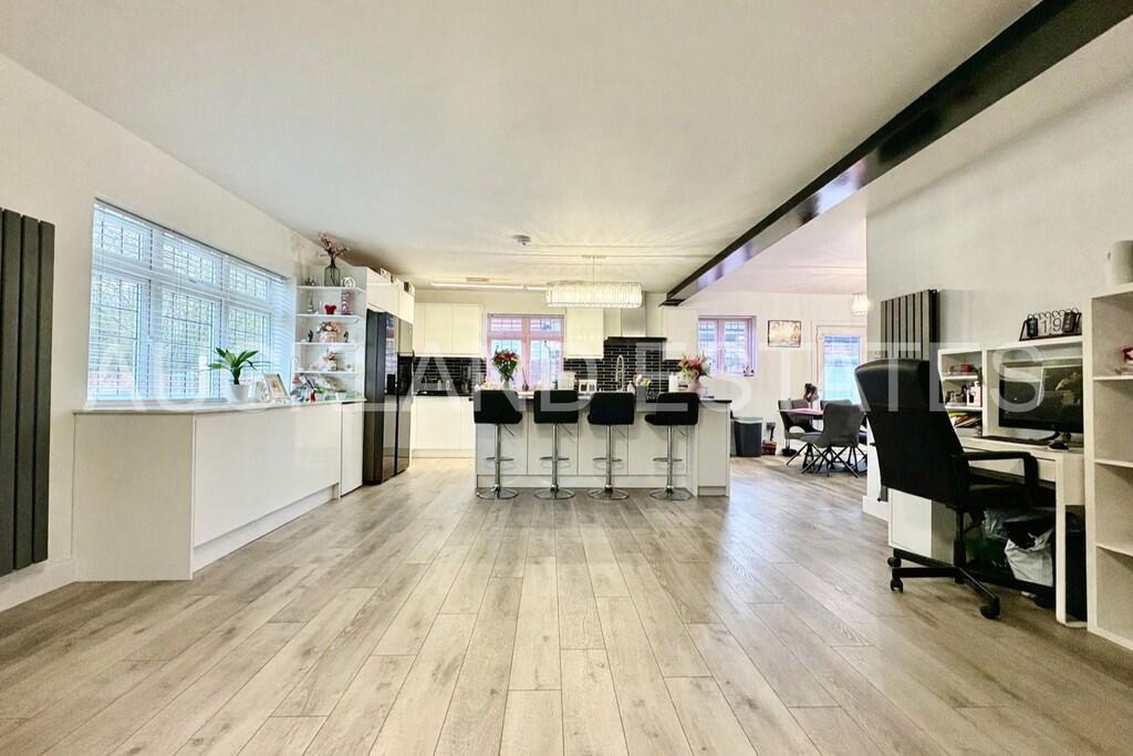 Additional image 4 of Swanland Road, Brookmans Park