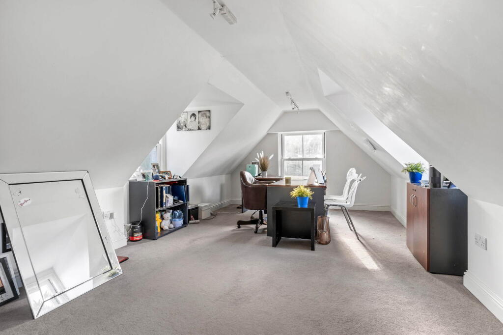 Additional image 32 of Pottersheath Road, Welwyn, AL6 9SY