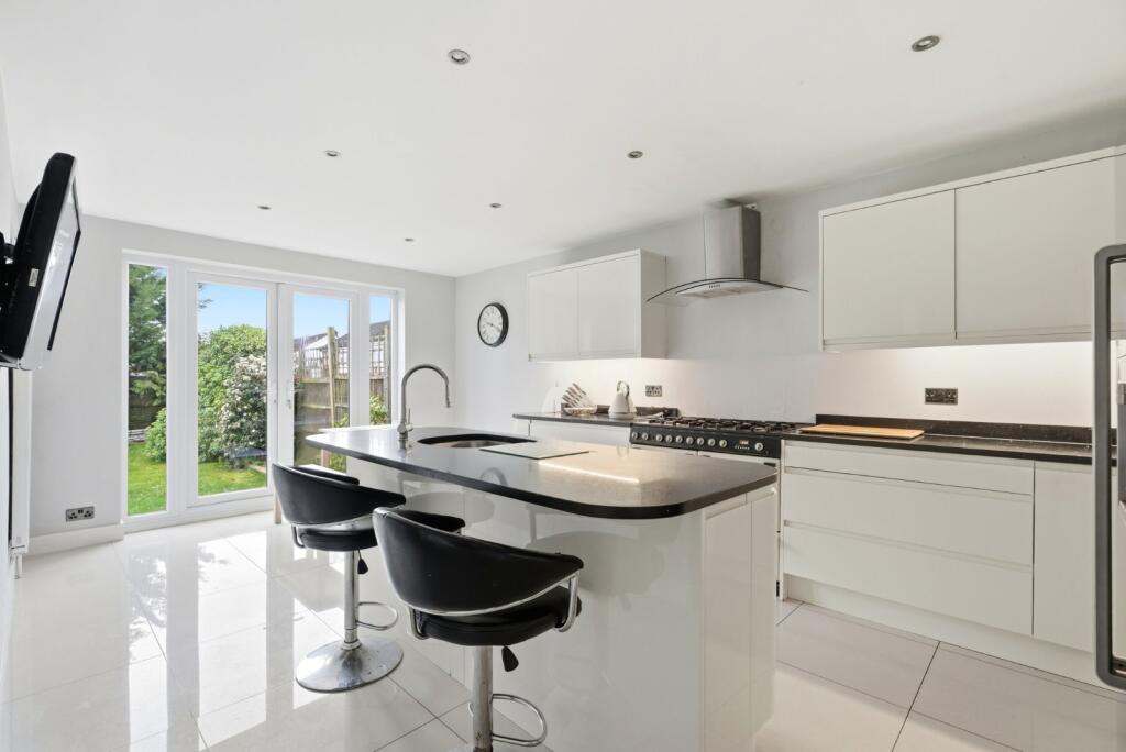 Additional image 4 of Spooners Drive, Park Street, St. Albans, Hertfordshire, AL2