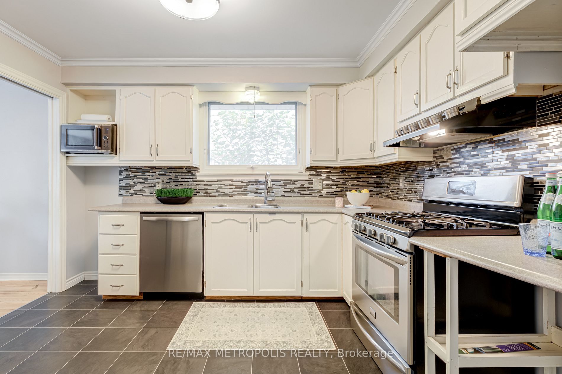 Upper-287 Waverly Street N, Oshawa, ON, L1J 5V8