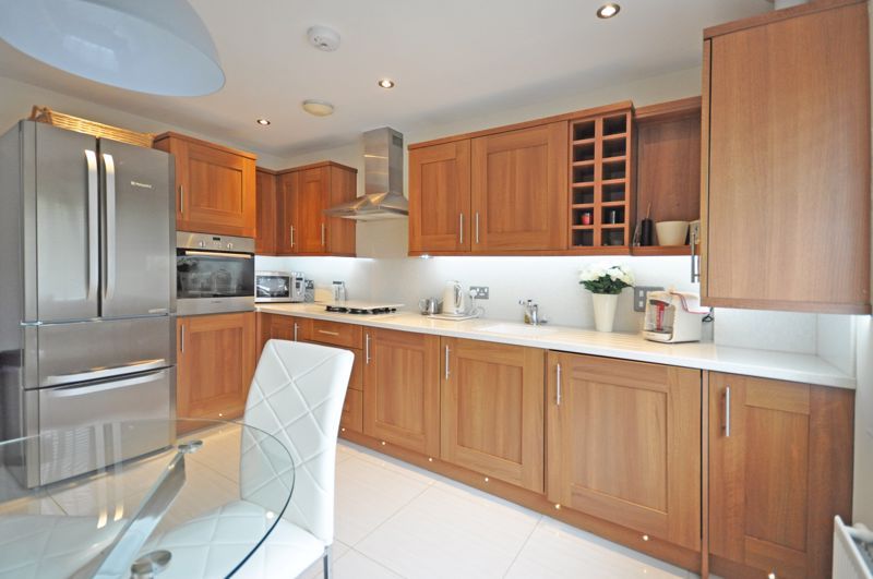2 bed flat for saleHigh Specification Apartment, Rhymney Way, Bassaleg NP10 photo 3