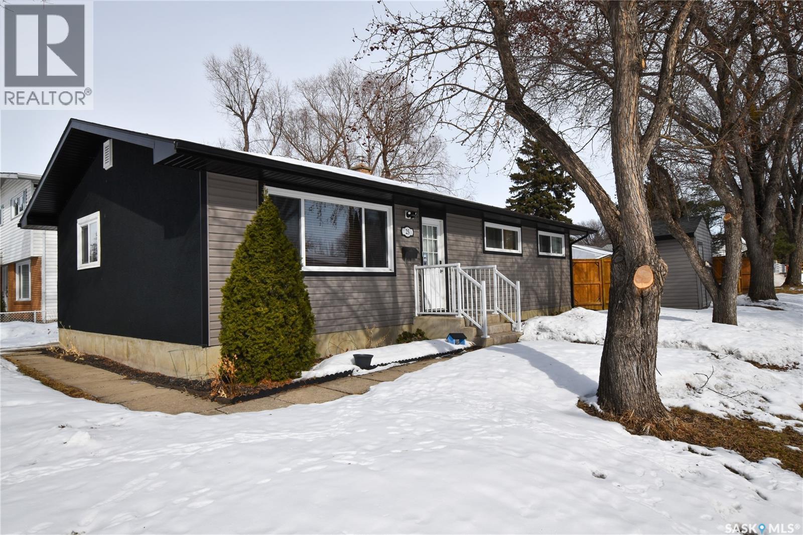 25 Mclellan Avenue, Saskatoon, SK, S7H3K7
