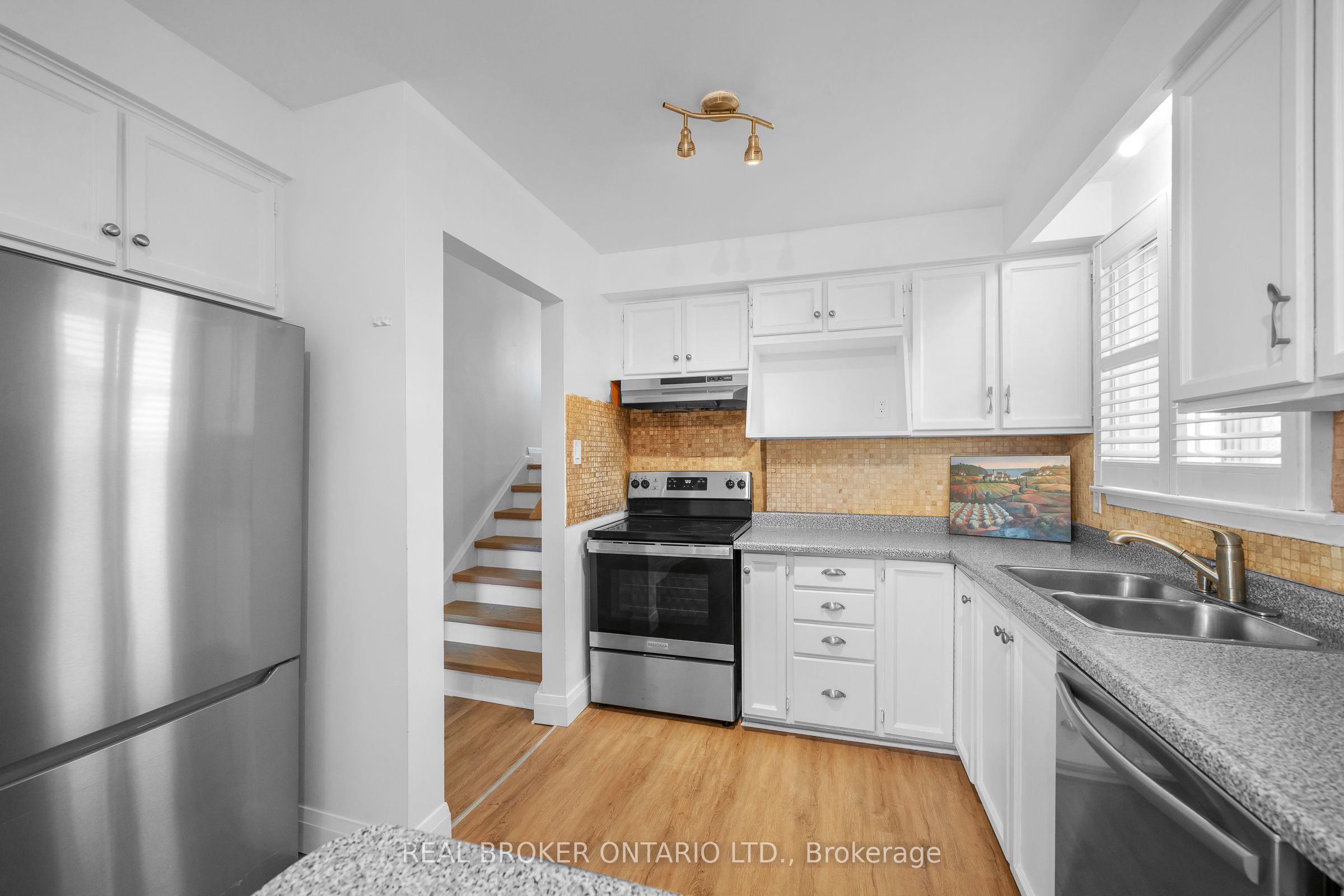 Additional image 4 of MAIN-2518 Harman Court, Mississauga, ON, L5J 1T8