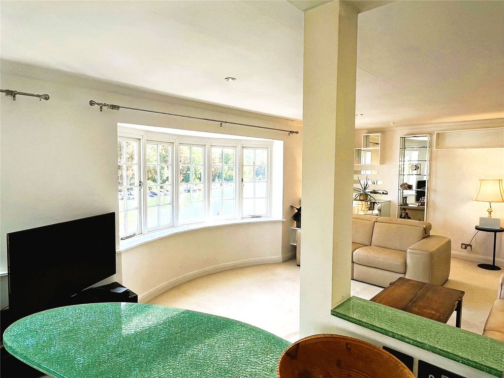 Additional image 4 of 2 bed flat for saleBaltic Court, Thameside, Henley-On-Thames, Oxfordshire RG9