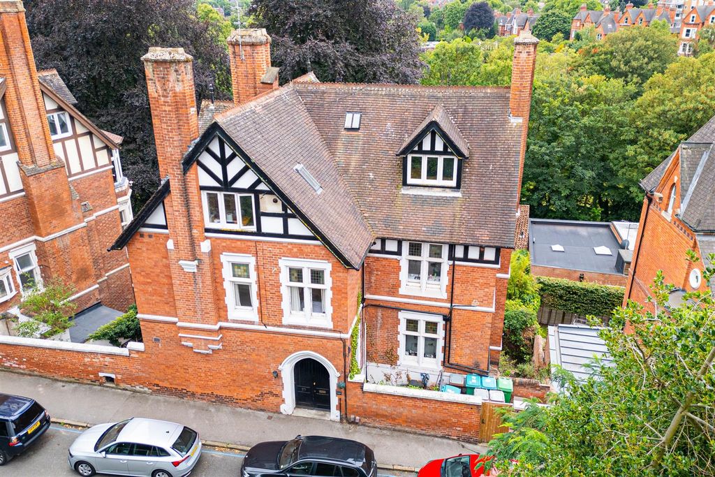 3 bed flat for saleNewcastle Drive, The Park NG7