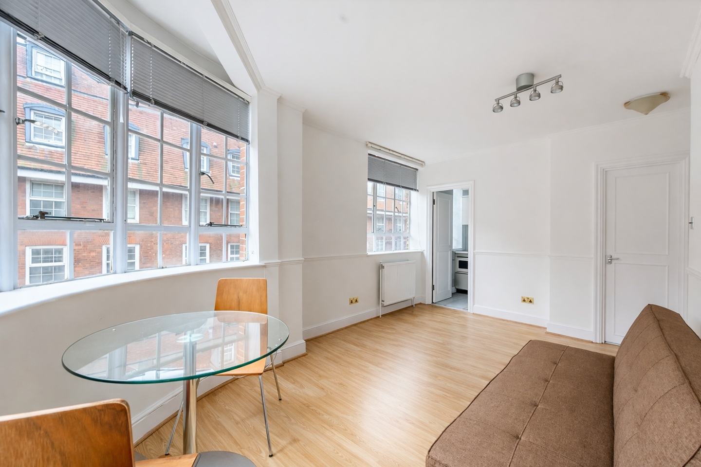 1 Bed Flat, Sloane Avenue, SW3, N1 7GU