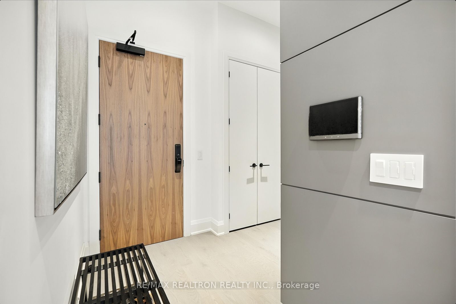 Additional image 4 of 102-55 Port Street E, Mississauga, ON, L5A 4P3