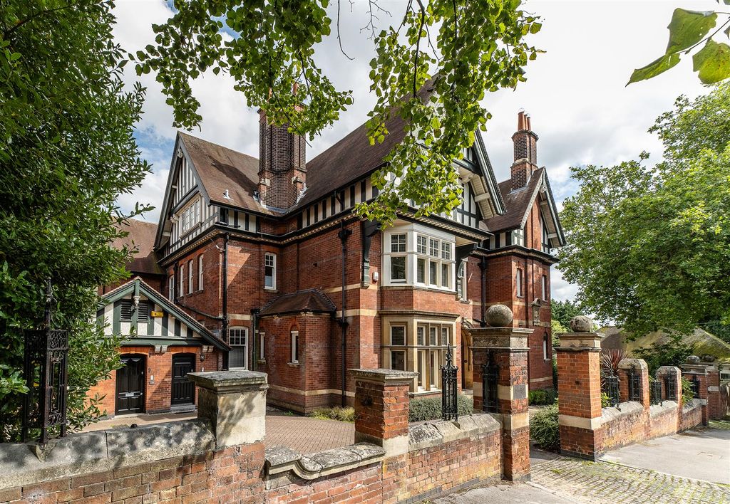 4 bed flat for saleCavendish Road East, The Park NG7