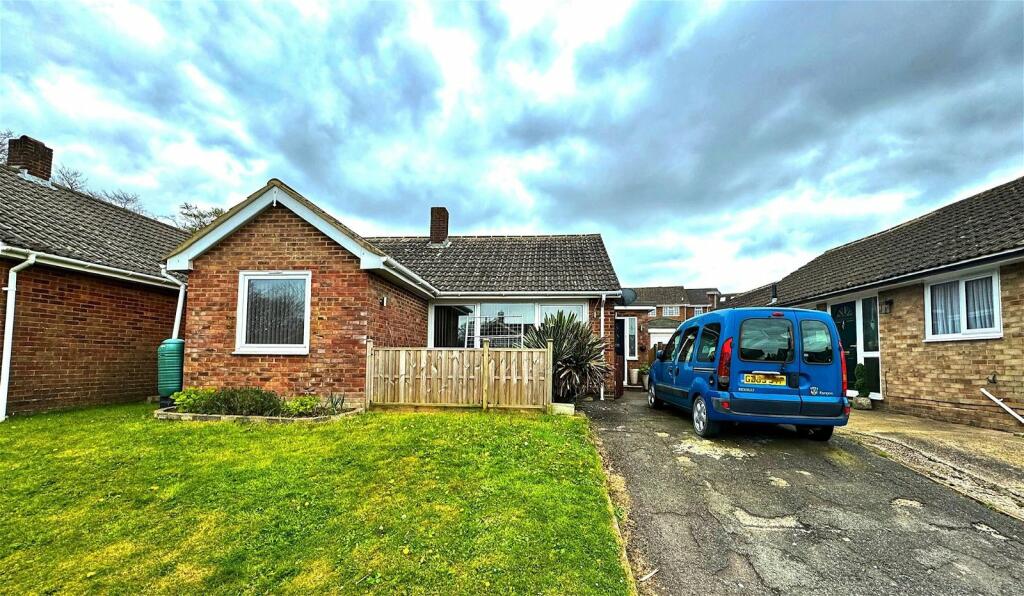 Chestnut Close, Whitfield, Dover, CT16 3HE