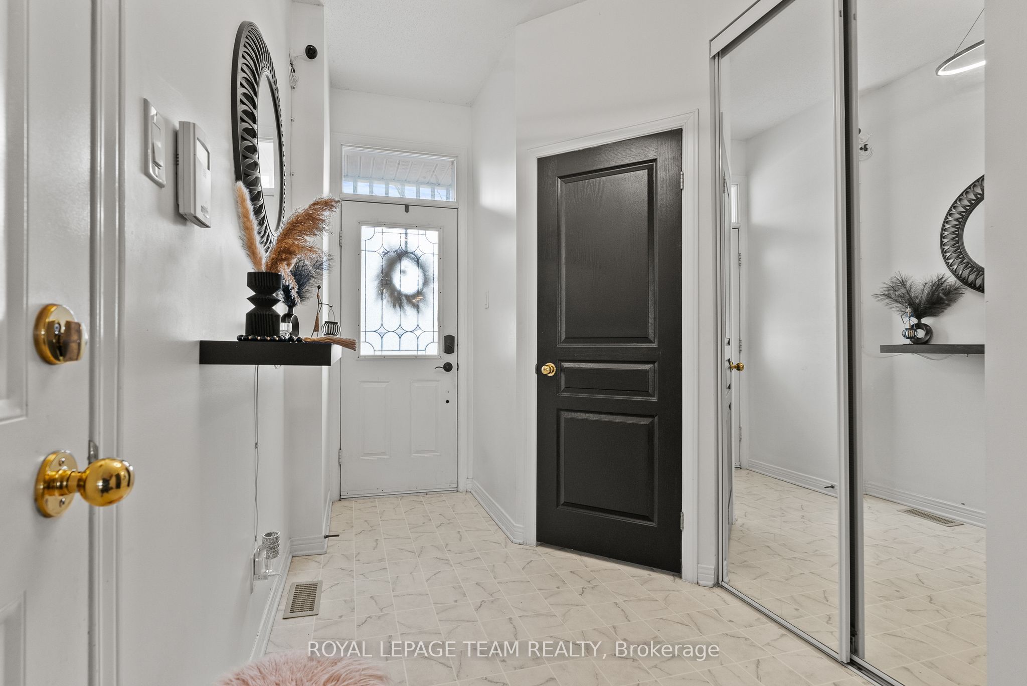 Additional image 3 of 5 Milner Downs Crescent, Ottawa, ON, K2M 2S6