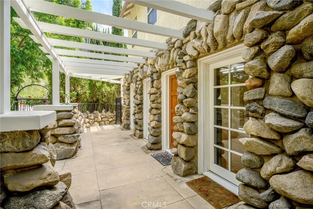 Additional image 8 of 2526 Foothill Boulevard, La Crescenta, CA 91214