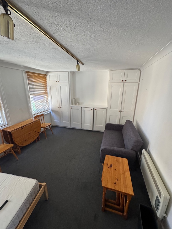 Studio Flat, Whitecross St, EC1Y, N1 7GU