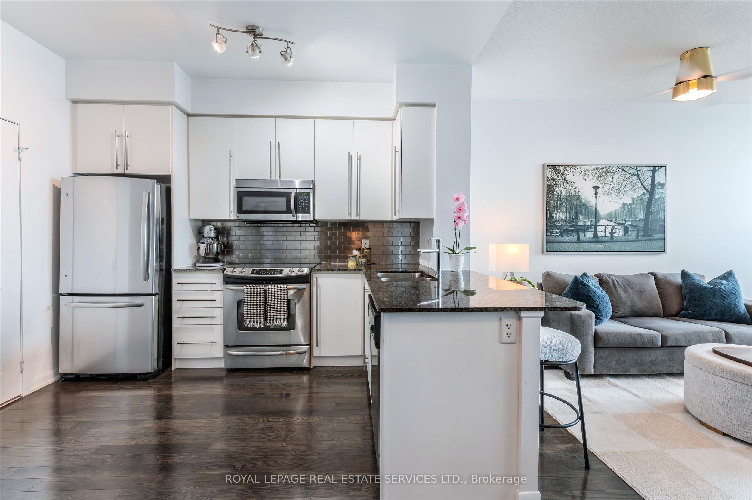 Additional image 3 of PH101-215 Sherway Gardens Road, Toronto, ON, M9C 0A4