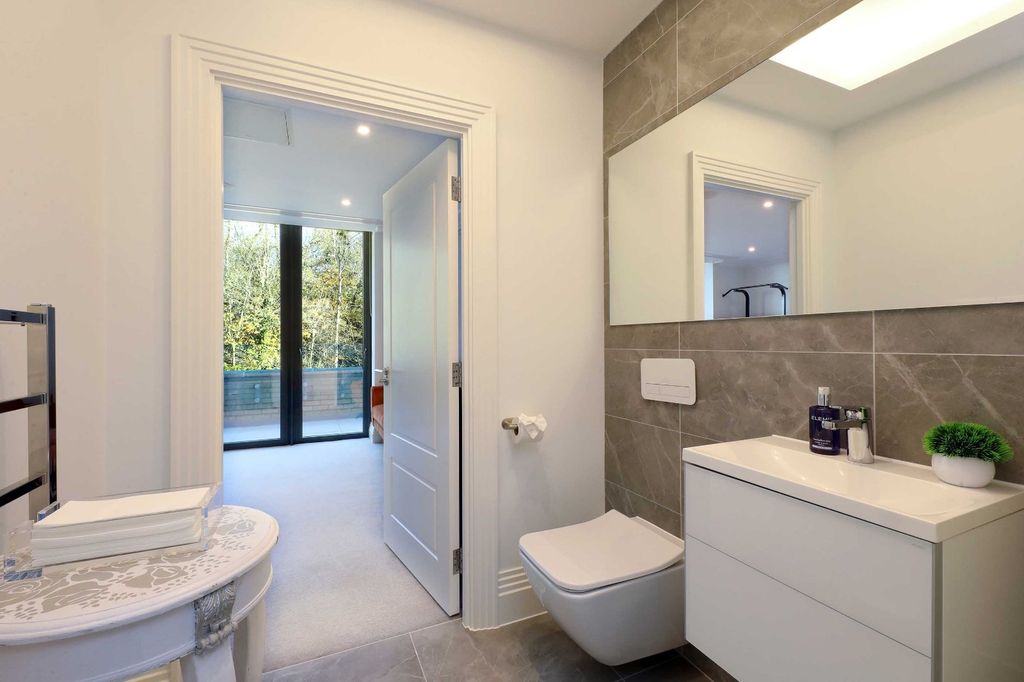 Additional image 22 of 4 bed flat for saleGlen Island, Taplow, Buckinghamshire SL6