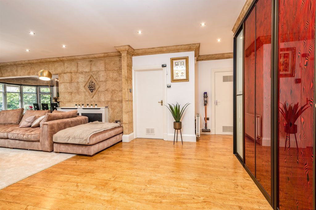 Additional image 7 of 7 bed detached house for saleBroadway, Peterborough PE1