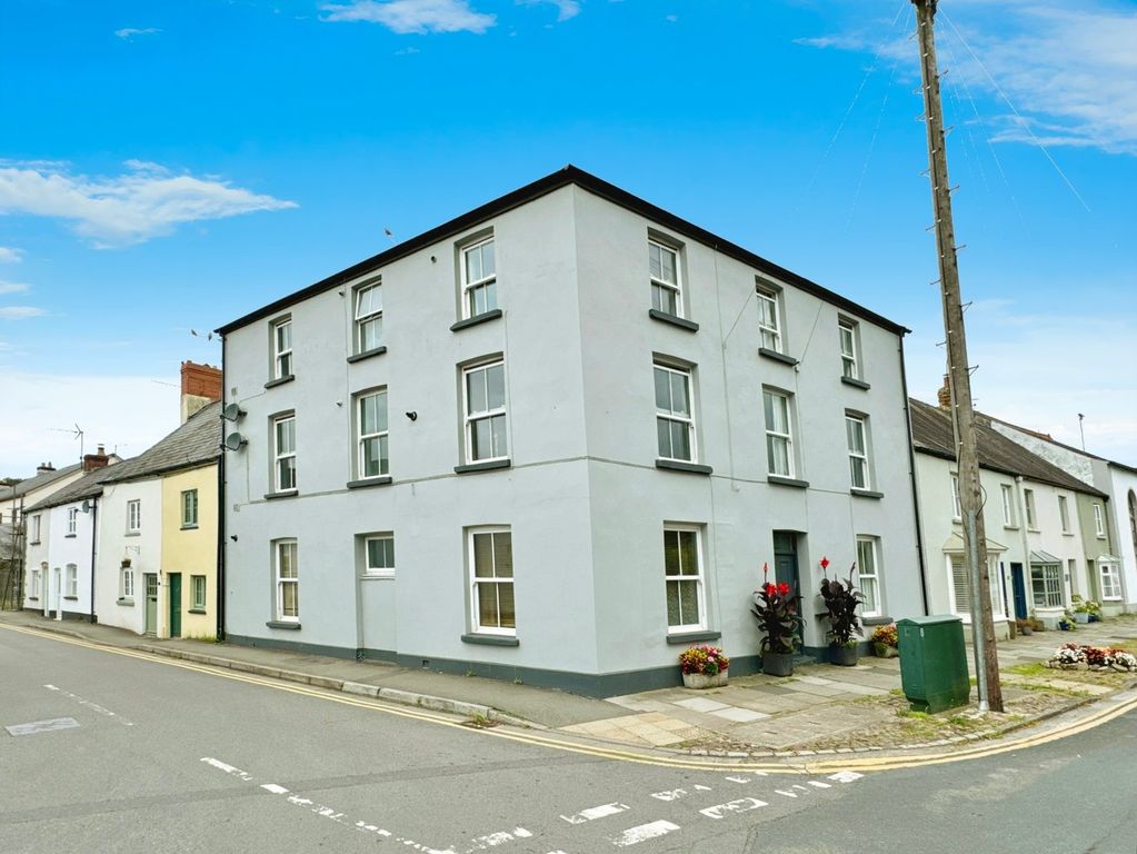 3 bed flat for saleMaryport Street, Usk NP15