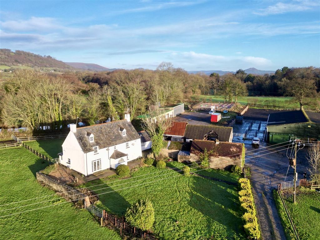 3 bed farm for saleCroesypant, Mamhilad, Pontypool NP4