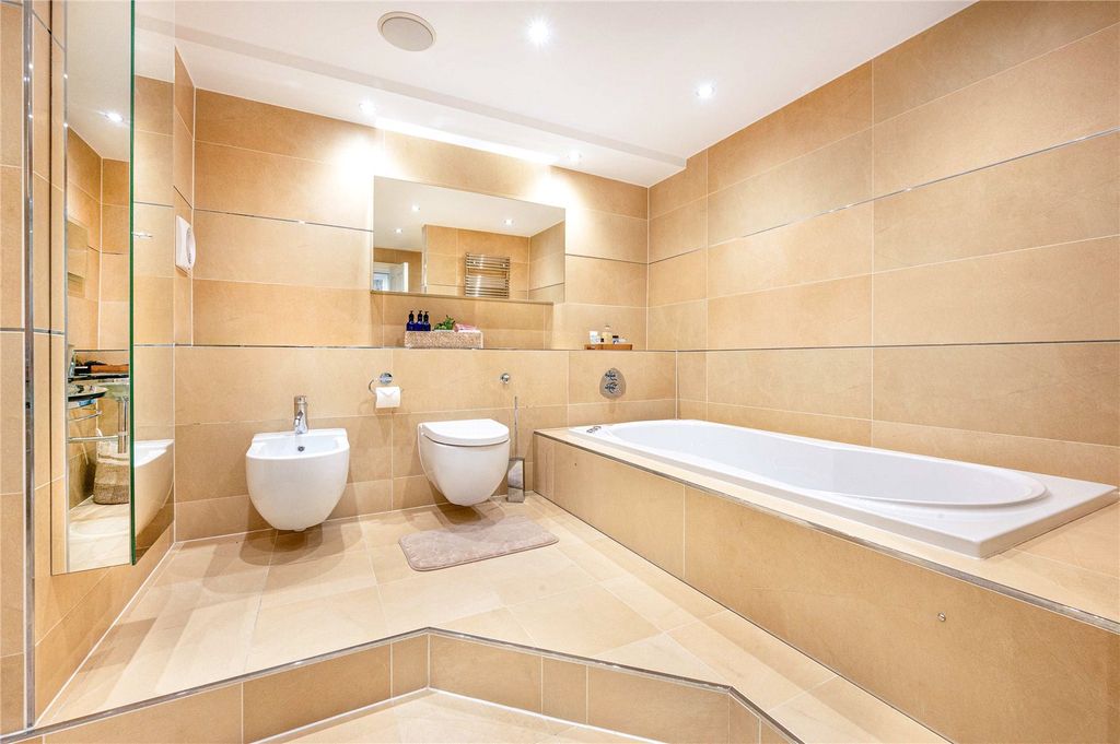 Additional image 18 of 3 bed flat for saleWyfold Court, Kingwood, Oxfordshire RG9