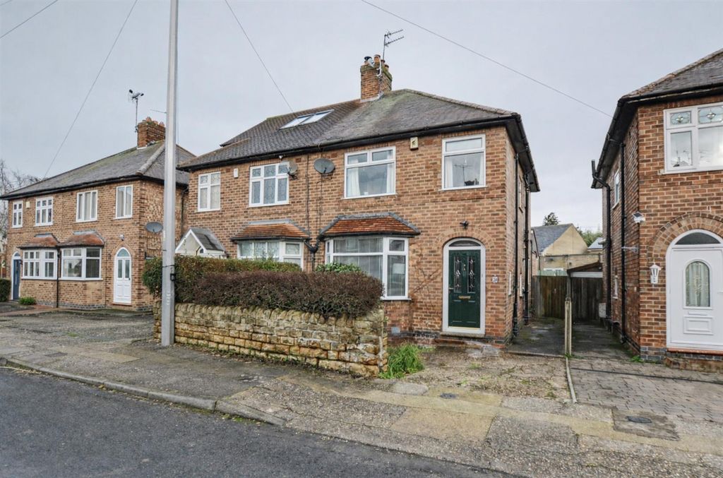 3 bed semi-detached house for saleWest Crescent, Beeston, Nottingham NG9