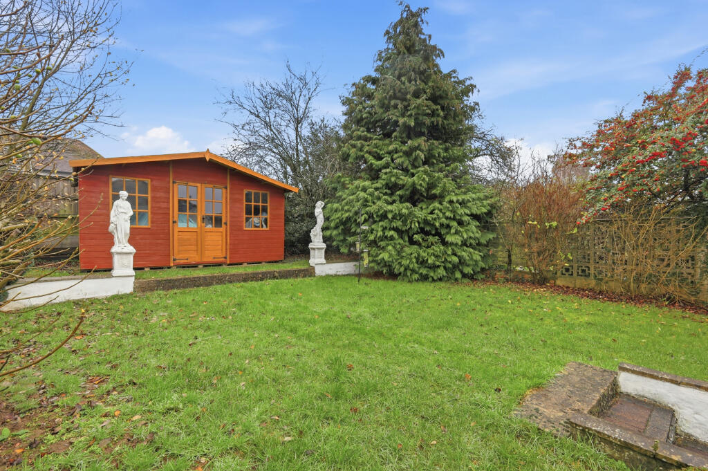 Additional image 21 of Mount Drive, Park Street, St. Albans