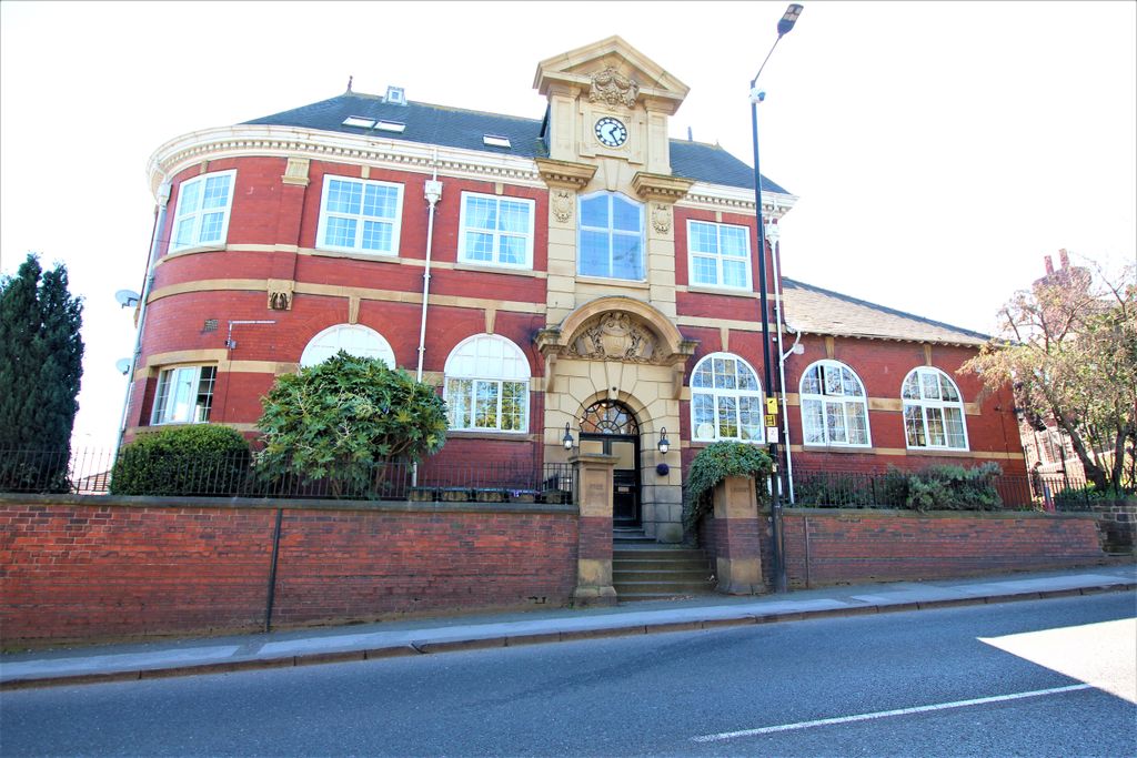 15 bed flat for saleStation Street, Swinton S64