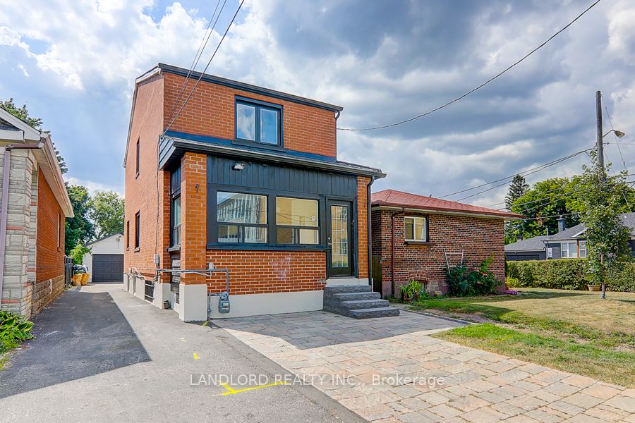 Lower-56 Bicknell Avenue, Toronto, ON, M9M 4G5