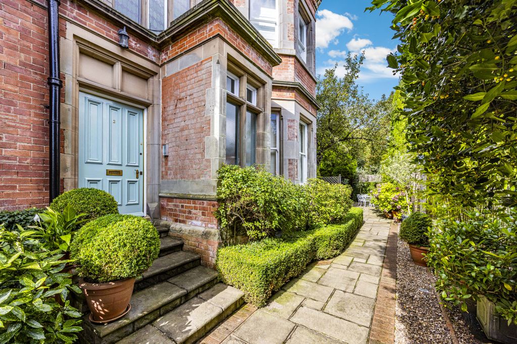 3 bed flat for saleLincoln Circus, Nottingham NG7 photo 5