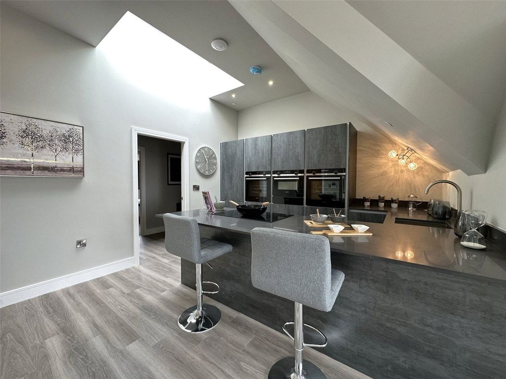 2 bed flat for saleNicker Hill, Keyworth, Nottingham, Nottinghamshire NG12 photo 3