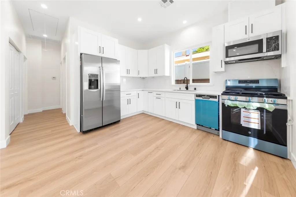 Additional image 7 of 14729 Leadwell St, Van Nuys, CA 91405