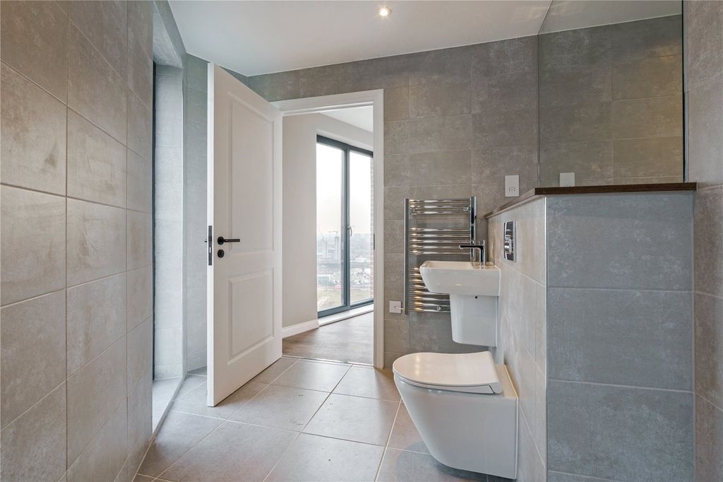 Additional image 19 of 3 bed flat for saleThe Penthouse, Springwell Gardens, Whitehall Road, Leeds LS12