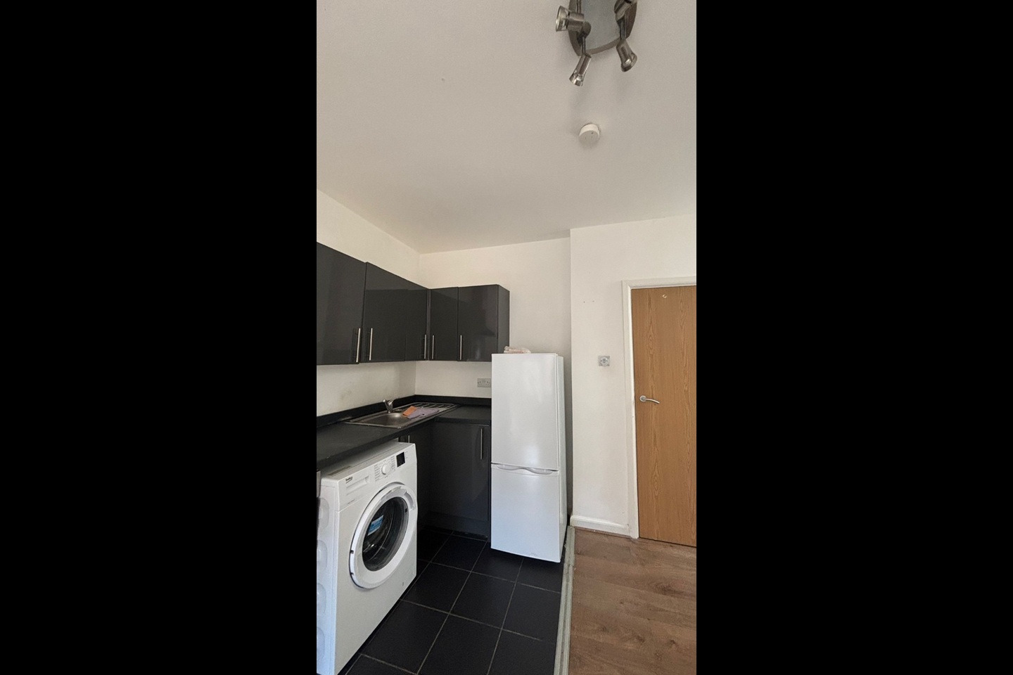 Additional image 4 of 2 Bed Flat, Heyford Terrace, SW8, N1 7GU