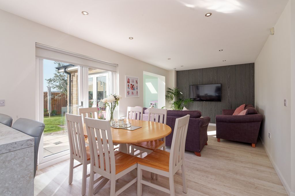 Additional image 8 of 5 bed detached house for sale33 Lochside Avenue, Bishopton PA7